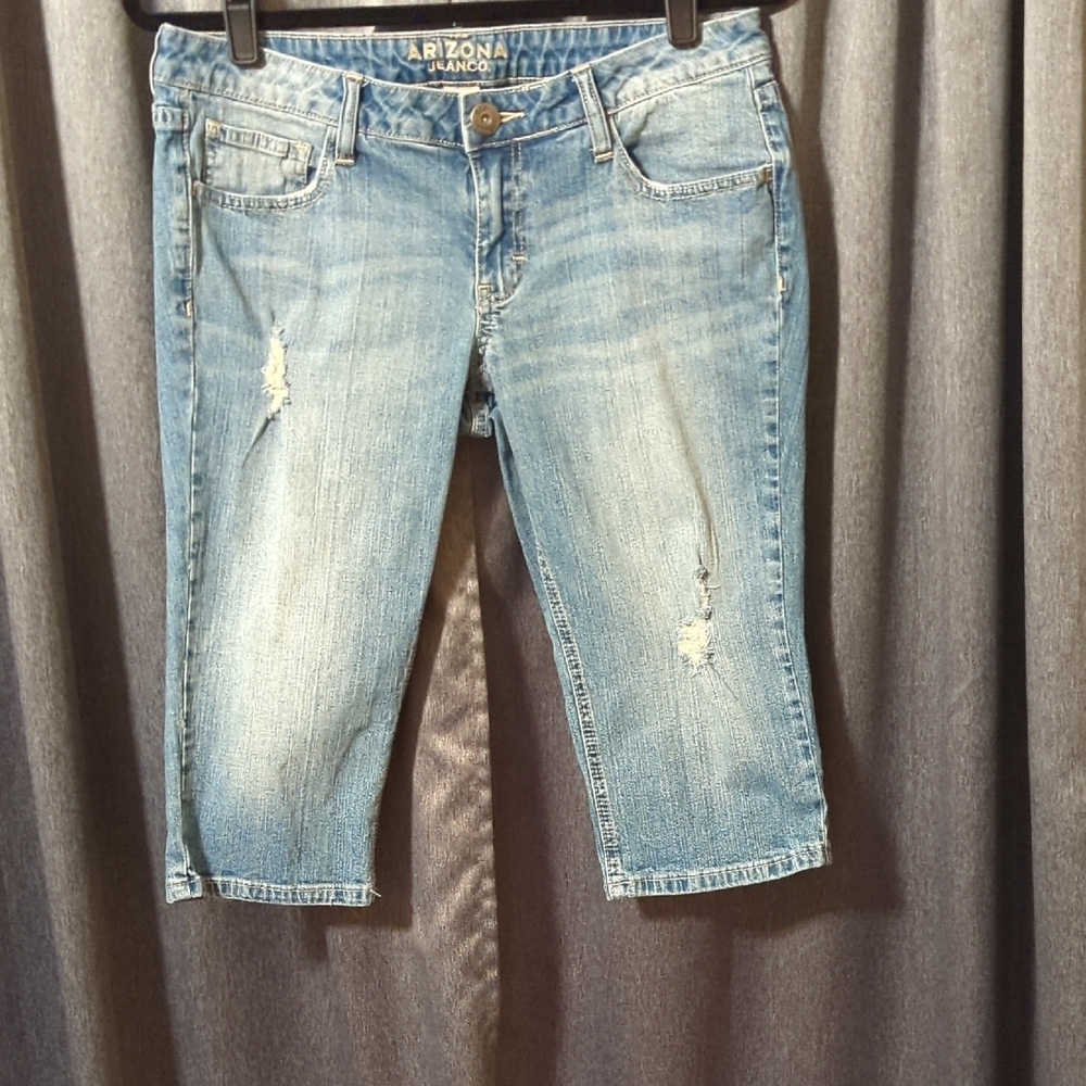 Women’s Light Blue Distressed Capri Jeans